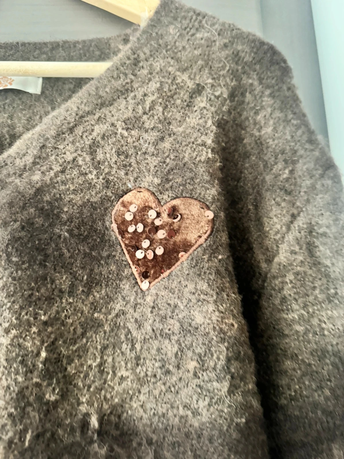 Chaqueta de punto marrón con mangas de lentejuelas y corazón bordado - Talla Única (TU) – photo 2